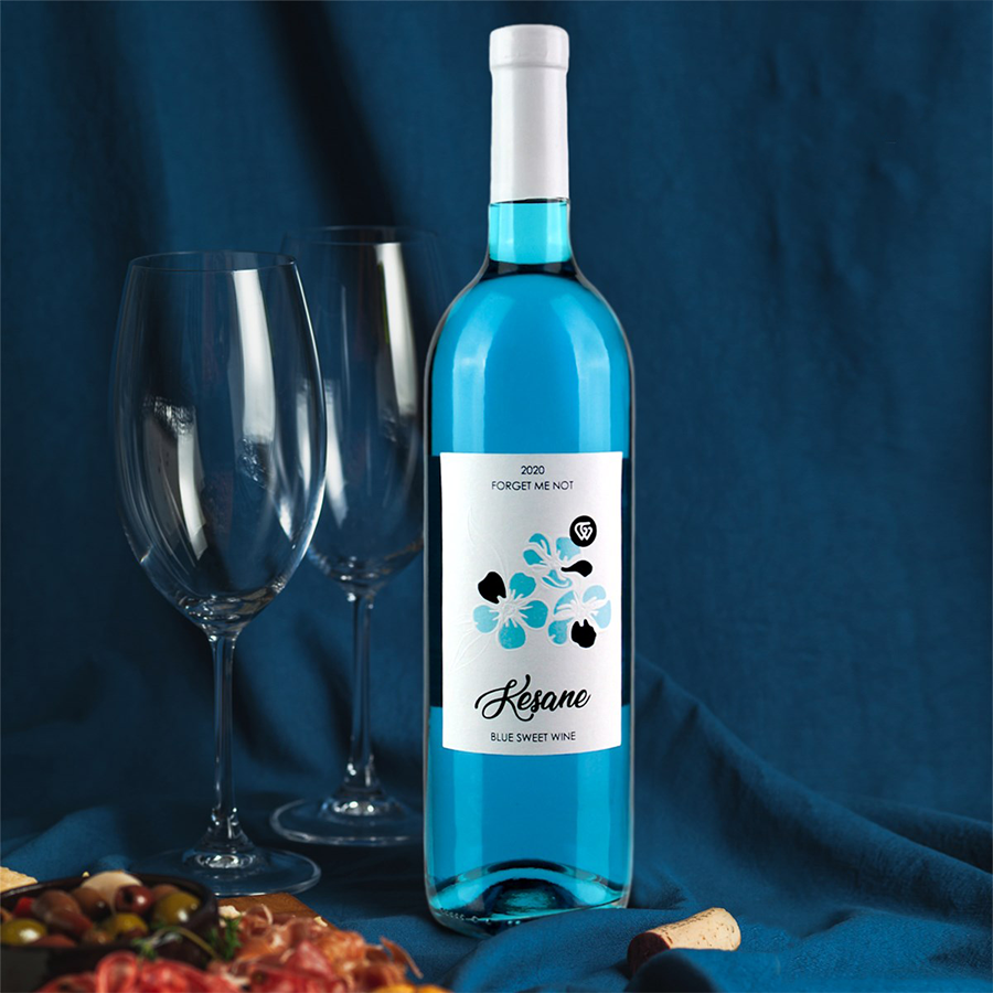 gruzínské modré víno sladké. Georgian luxury wines family winery