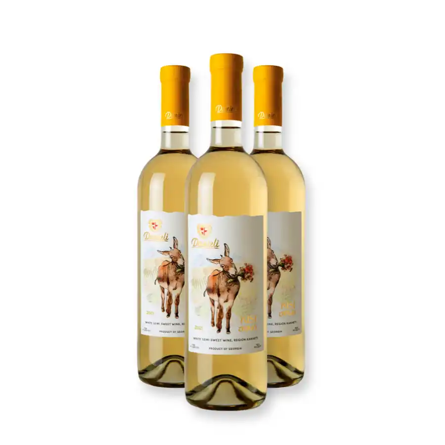 3x Danieli Winery KISI polosladké bílé víno Tři láhve vzácné odrůdy Kisi z rodinného vinařství Danieli – ideální úvod do světa přirozeně sladkých gruzínských bílých vín. Kompaktní balení pro ochutnávku nebo jako originální dárek milovníkům medových vín. 3x Danieli Winery KISI polosladké bílé víno