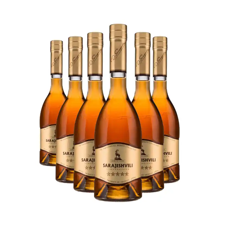 6x Sarajishvili 5 letá brandy (gruziňák) Šest lahví Sarajishvili 5* – gruzínské brandy, která si kvalitou nezadá s nejlepšími světovými koňaky. Jantarově zlatá barva, vůně zralého ovoce a pražených mandlí, hladká chuť s dubovým závěrem. Tohle je ten pravý gruziňák, na který se nezapomíná. 6x Sarajishvili 5 letá brandy (gruziňák)