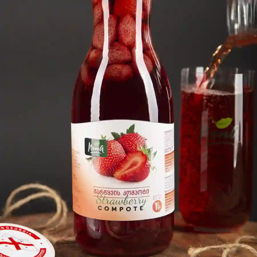 Клубничный Компот - 1 л Клубничный Компот из настоящей клубники, законсервированной в момент наибольшей спелости — сладкий, ароматный и полный того вкуса, которого вы так ждёте с лета. Баночка, которая поднимает настроение в любое время. Клубничный Компот - 1 л — изображение 4